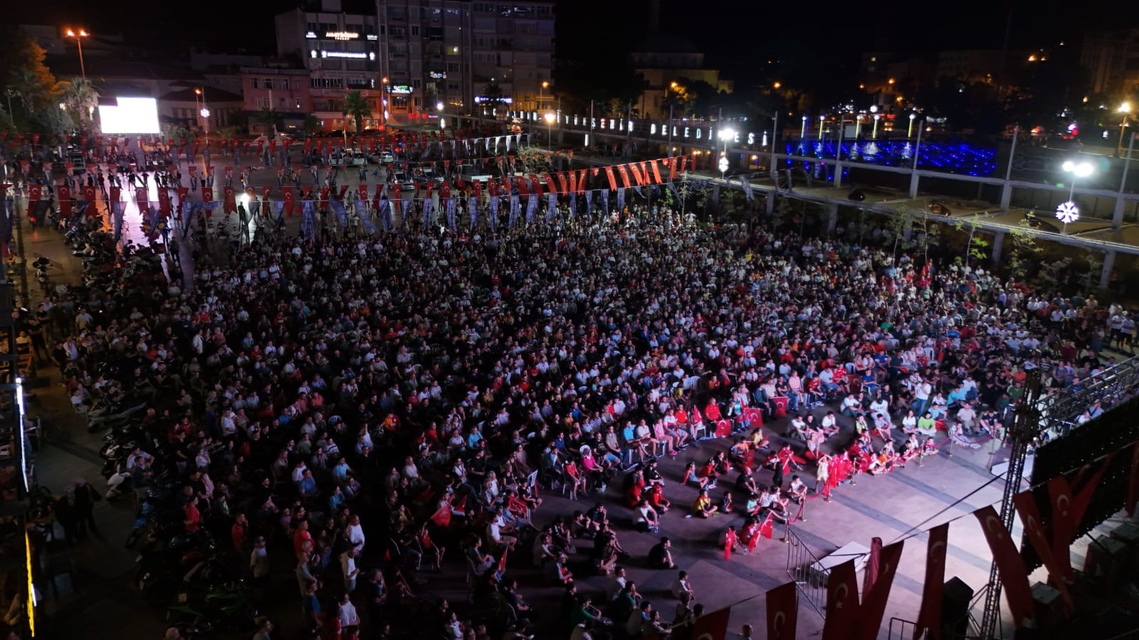 Aydın Büyükşehir Dev Ekranlarda Milli Maç Heyecanı Yaşattı (5)