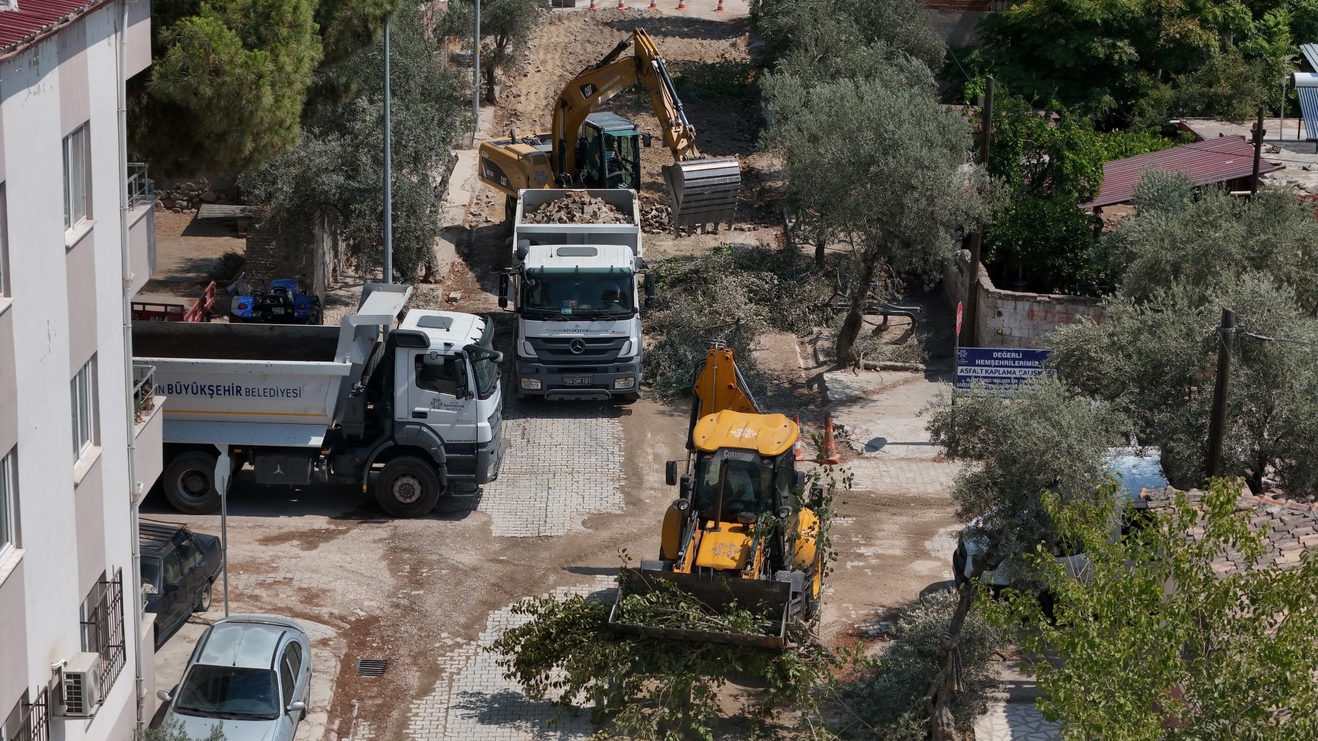 Başkan Çerçioğlu Buharkent'in Yollarını Yeniliyor (4)