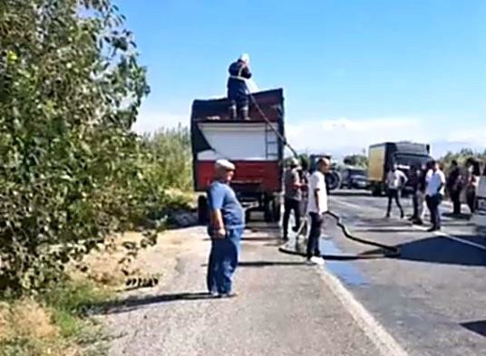 Aydın Söke’de Pamuk Yüklü Kamyonda Yangın (2)