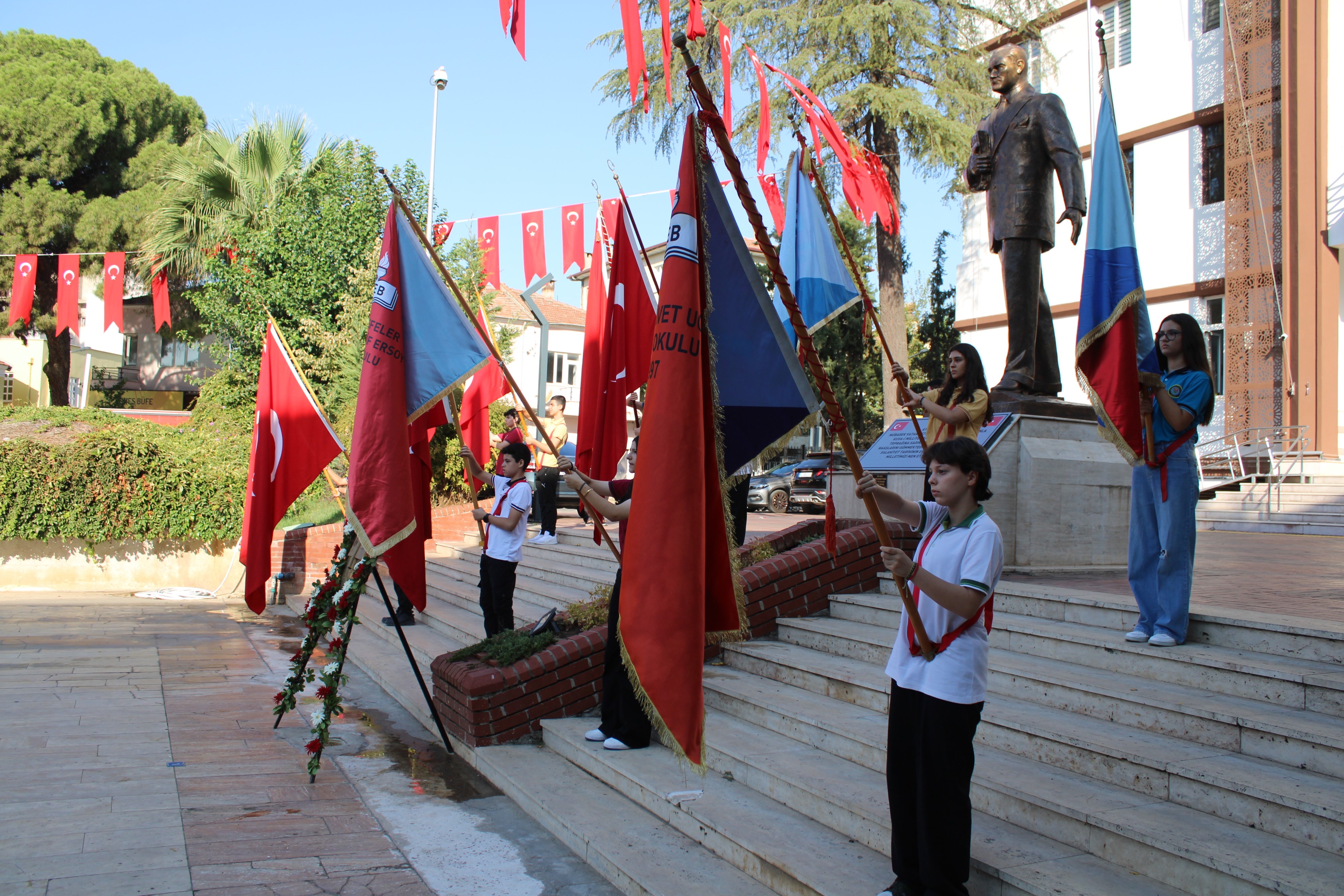 Aydın'da Ilk Ders Zili Çaldı (2)