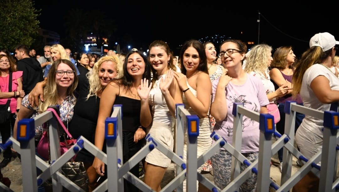 Kuşadası Sokak Festivali'nin Ilk Gününde Necati Ve Saykolar Rüzgarı Esti (7)