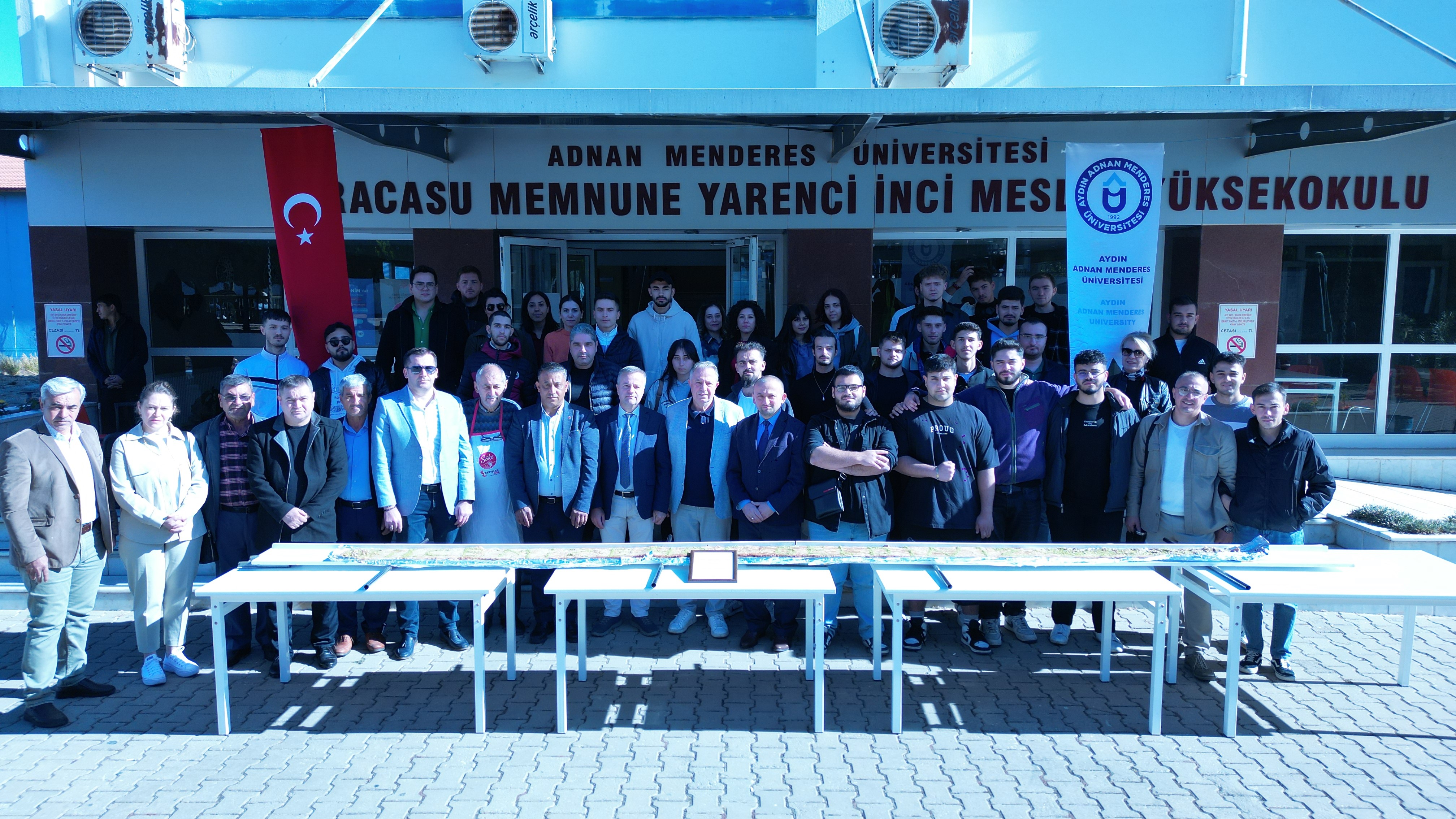 Aydın Karacasu’da 6 Buçuk Metrelik Pideyle Karşılandılar (10)