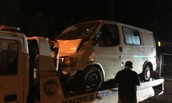 Germencik'te minibüs ile çekici çarpıştı: 3 yaralı