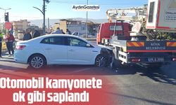 Otomobil kamyonete ok gibi saplandı