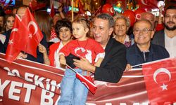 Efeler’de binlerce vatandaş Cumhuriyet Yürüyüşü’nde buluştu