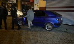 Alkolün etkisi ile araçta sızdı, vatandaşlar hayatından endişe etti