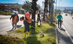 Kuşadası’nda refüjler bayrama hazırlanıyor