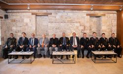 Kuşadası’nda ilçe protokolü vatandaşlarla bayramlaştı