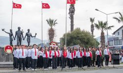 Kuşadası’nda Çanakkale Deniz Zaferi’nin 111. yılı kutlandı