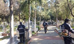 Mezarlıklarda Ramazan Bayramı öncesi temizlik çalışması