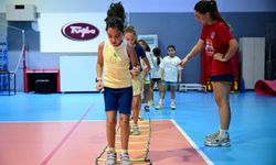 Minik sporcular yaz tatilinde voleybolla buluşuyor