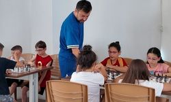 Efeler'de yaz tatili satrançla renkleniyor