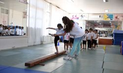 Efeler’de minikler jimnastikle güçleniyor