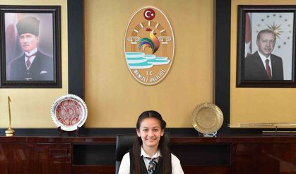 Vali Coşkun makamını 7. sınıf öğrencisi Zeynep’e devretti