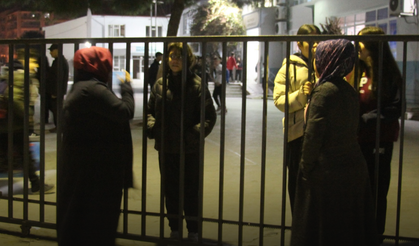Aydın'da veli ve öğrencilerden erken saatte okul tepkisi: Okul görevlisinden küfürlü yanıt