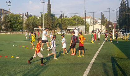 Efeler'de yaz tatili sporla renklendi