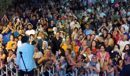 Başkan Çerçioğlu'ndan Kuşadası'nda müzik dolu gece