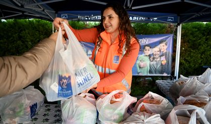 Kuşadası’nda beslenme çantalarını belediye dolduruyor