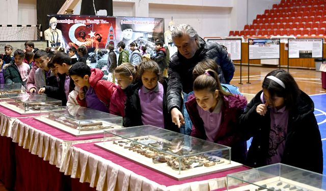 Kuşadalı öğrenciler Çanakkale Savaşı’nın bilinmeyen yönleriyle tanıştı