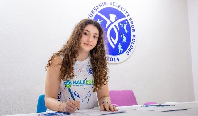 18 yaşındaki Azra Kaya Aydın Büyükşehir’de profesyonel oldu