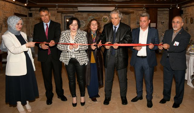 ‘Anadolu’nun Etni̇k Moti̇fleri̇’ sergi̇si̇ İbramaki̇ Sanat Galeri̇si̇’nde