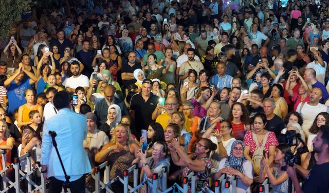 Başkan Çerçioğlu'ndan Kuşadası'nda müzik dolu gece
