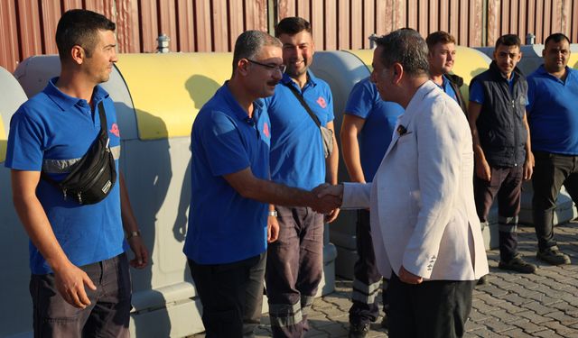 Başkan Yetişkin, temizlik ve sağlık ekipleriyle kahvaltıda buluştu