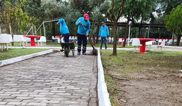 Efeler’in ekipleri çalışıyor: Pınarbaşı Mesire Alanı tertemiz oluyor