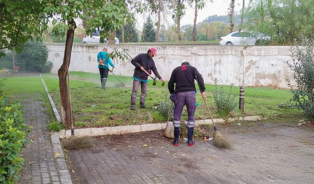 Efeler’in ekiplerinden Gıda Çarşısı’nda kapsamlı temizlik