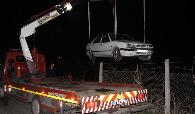Aydın'da otomobil sulama kanalına uçtu: 2 yaralı
