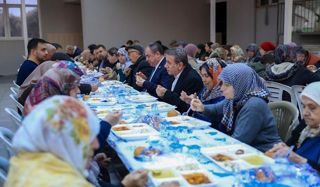 Efeler’in ilk iftar sofrası Alanlı Mahallesi’nde kuruldu