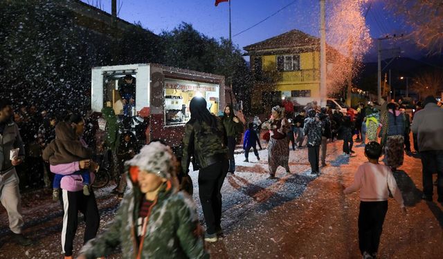 Efeler’in iftar programlarında çocuklar unutulmadı