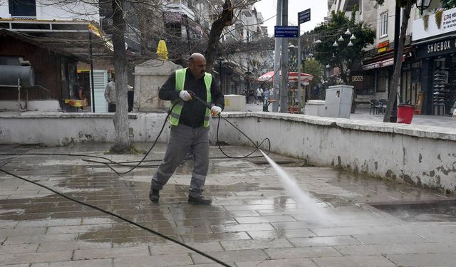 Kuşadası’nda camiler bayram namazına hazır