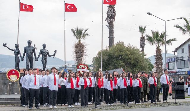 Kuşadası’nda Çanakkale Deniz Zaferi’nin 111. yılı kutlandı