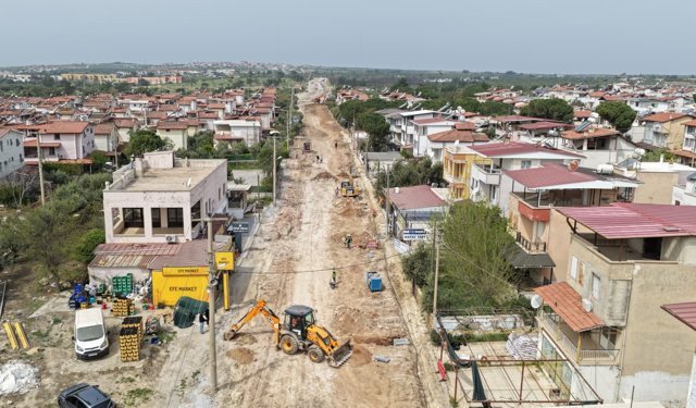 Büyükşehir'den Didim'e turizm sezonu öncesi çiçeklendirme ve yol yenileme çalışması