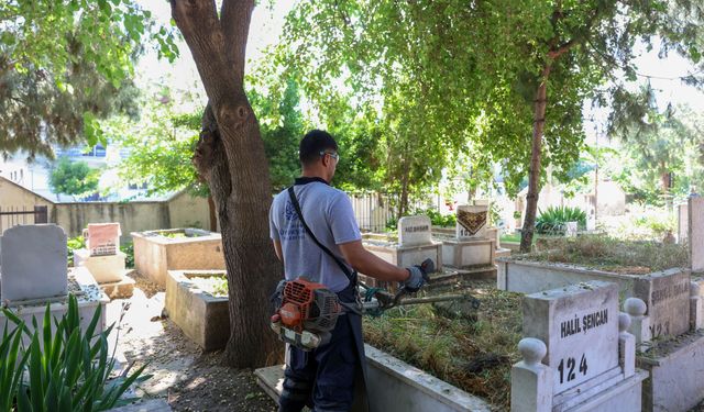 Başkan Çerçioğlu’ndan mezarlıklarda Kurban Bayramı öncesi temizlik çalışması