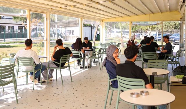 Yurt Kafe ve Işıklı Parkı öğrencilerin yeni buluşma noktası oldu