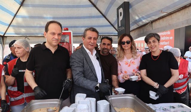 Efeler Beledi̇yesi̇’nden 3 bi̇n ki̇şi̇li̇k aşure hayrı