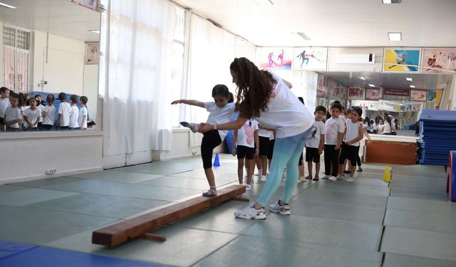 Efeler’de minikler jimnastikle güçleniyor