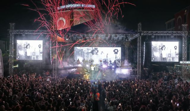 Başkan Çerçioğlu Aydınlıları 30 Ağustos Zafer Bayramı’nda unutulmaz kutlamalarla buluşturdu