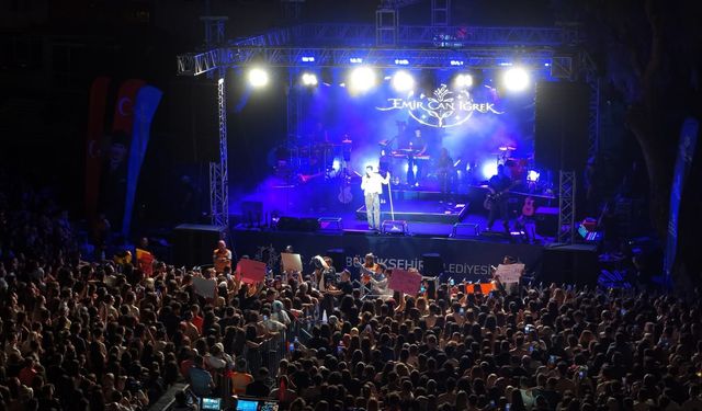 Aydın’da kurtuluş coşkusu: Sultanhisar ve Söke’de binlerce kişi konserlerde buluştu