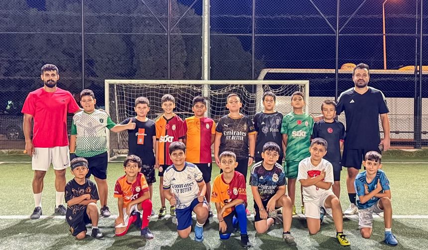 Başkan Yetişkin ile geleceğin futbolcuları Efeler’de yetişiyor