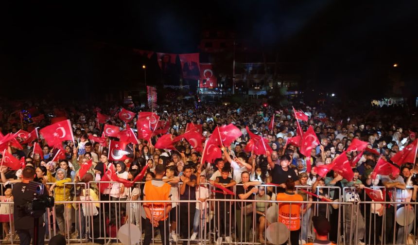 Binlerce Aydınlı İncirliova’da Zafer Bayramı coşkusunu yaşadı