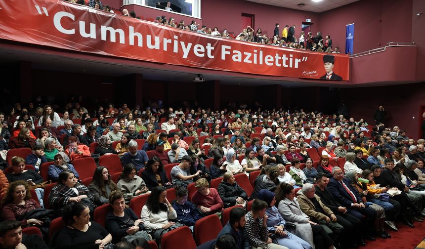 Başkan Çerçioğlu vatandaşları tiyatro ile buluşturdu