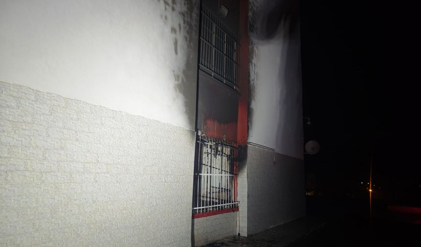 Tahliye edilen okulda çıkan yangın panikletti