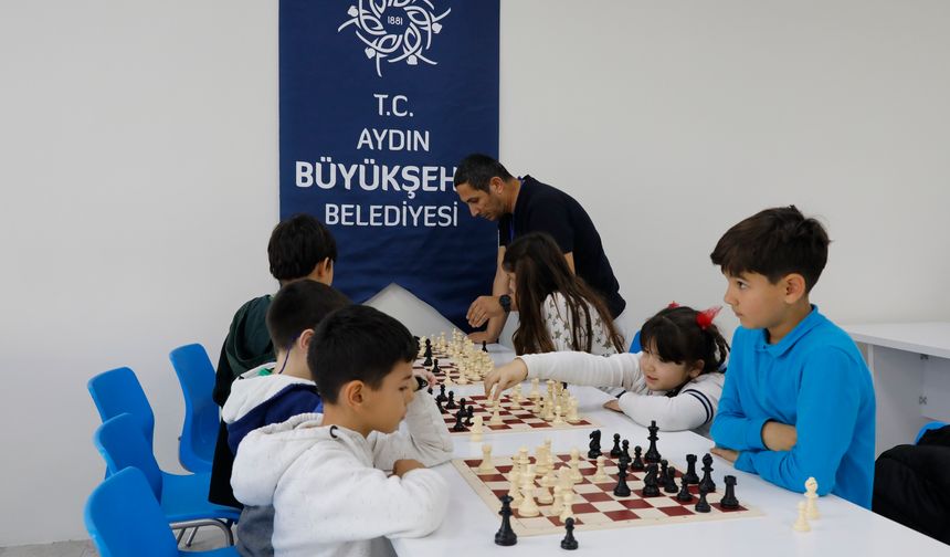 Büyükşehir Belediyesi’nin satranç eğitimleri sürüyor