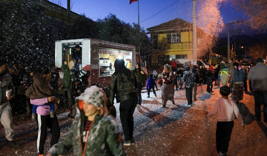 Efeler’in iftar programlarında çocuklar unutulmadı