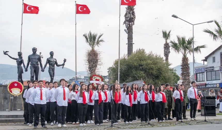 Kuşadası’nda Çanakkale Deniz Zaferi’nin 111. yılı kutlandı
