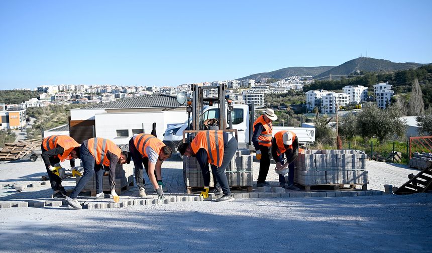 Kuşadası Belediyesi’nden kent genelinde kesintisiz yol mesaisi