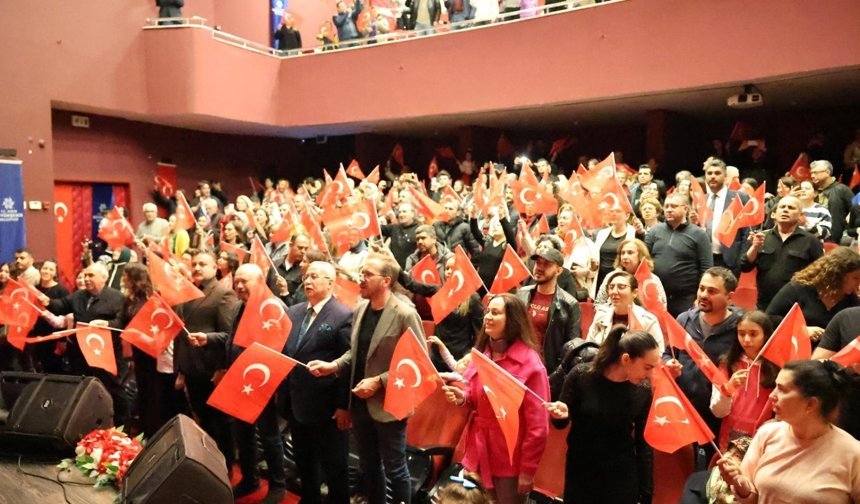 Büyükşehir vatandaşları şehitlere saygı konseri ile buluşturdu